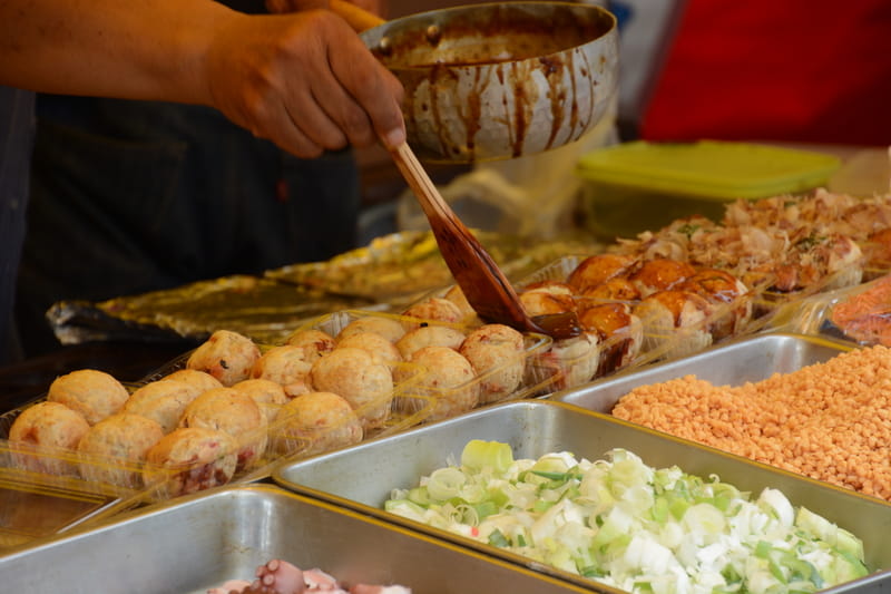 Yatai Straßenküche in Fukuoka bei Nacht