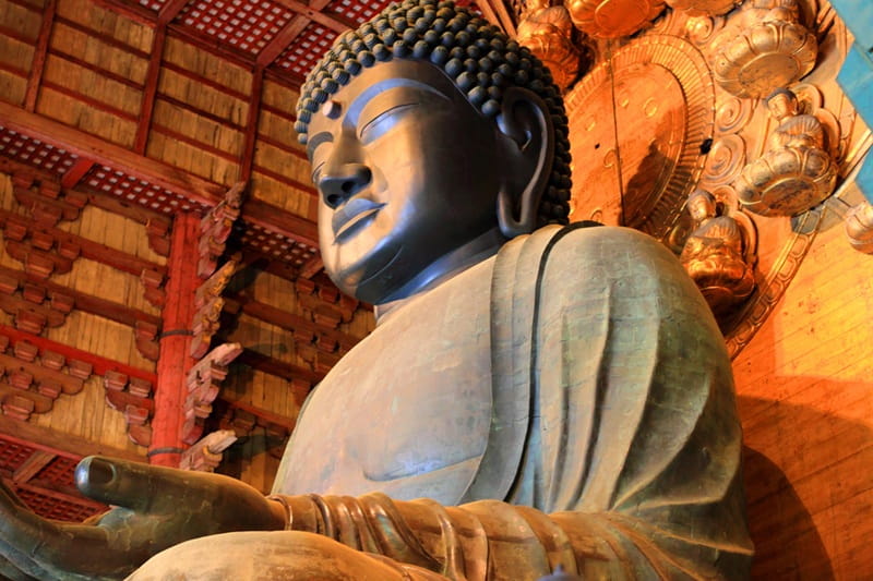 Großer bronzener Buddha Daibutsu in Nara