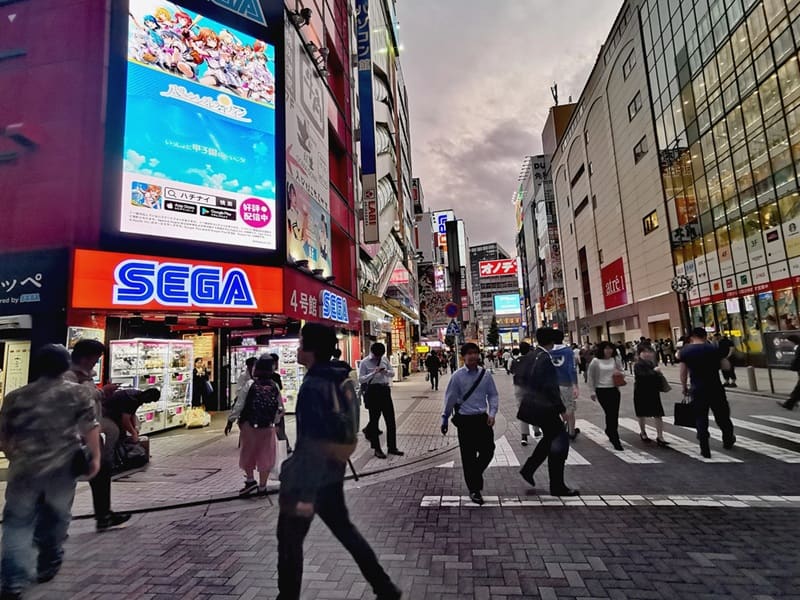 Akihabara Neonlichter bei Nacht