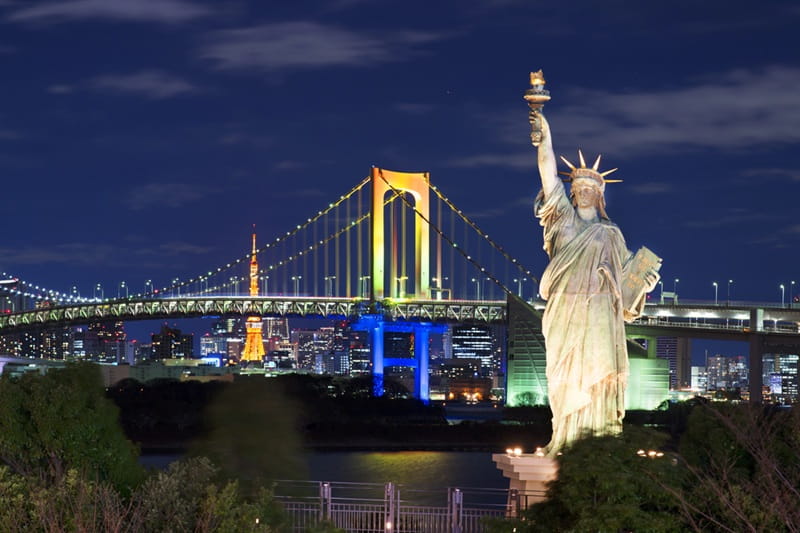 Odaiba Insel mit Regenbogenbrücke Tokyo