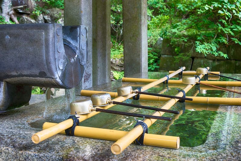 Temizuya Reinigungsbrunnen am Taiyuin Mausoleum