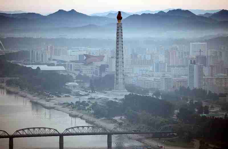 Taedong-Fluss in Pjoengjang als Bild fuer die Sued- und Nordkorea Reise